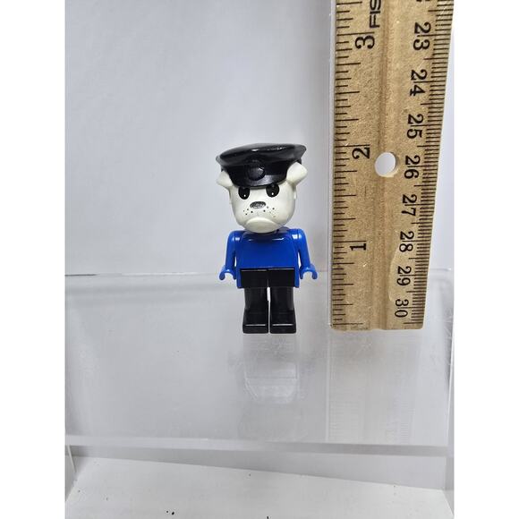 LEGO Constable Clarke Bulldog Minifigure - Vintage FABULAND (fab2b) 3639 3789 - Picture 2 of 4